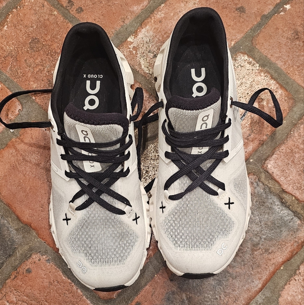 Women's On Clouds size 7